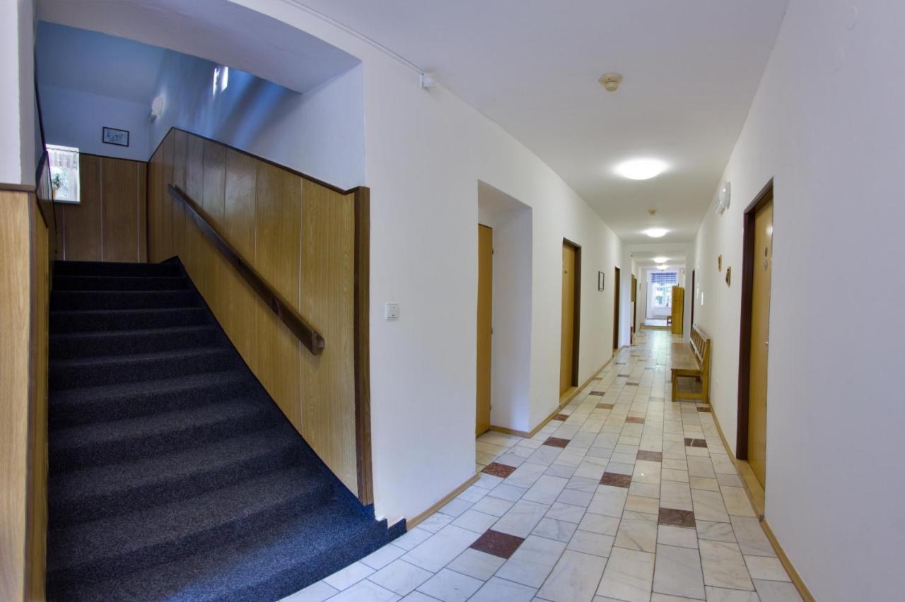 Hotel Pod Sikmou Vezi Jičín Екстериор снимка